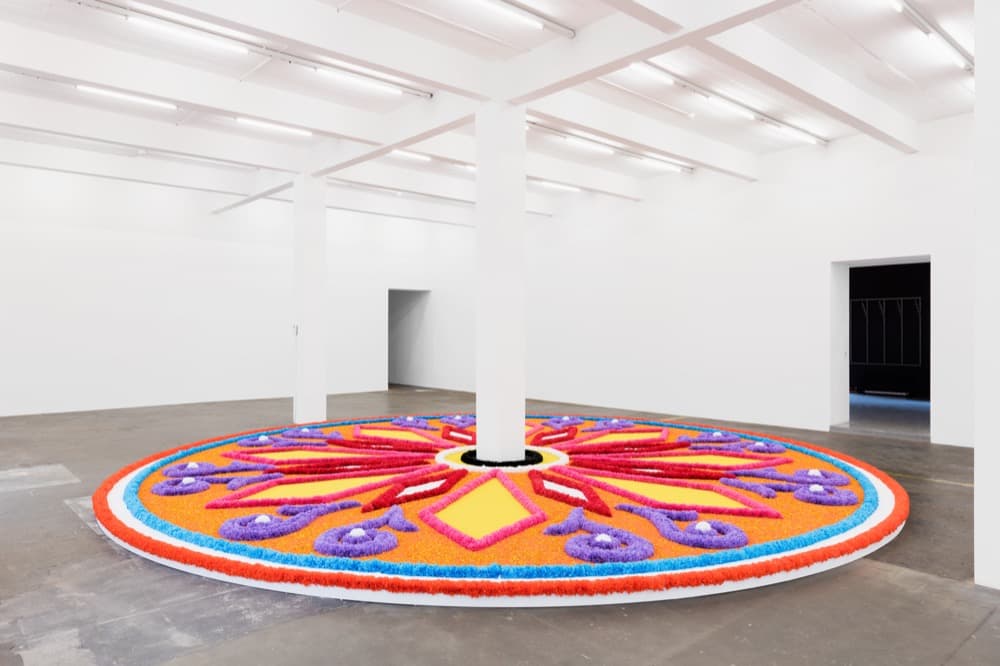 The Offering (Tapete de Flores), 2016
. Artificial flowers, natural flowers, dyed sawdust, salt, glue
. 8 meters in diameter.